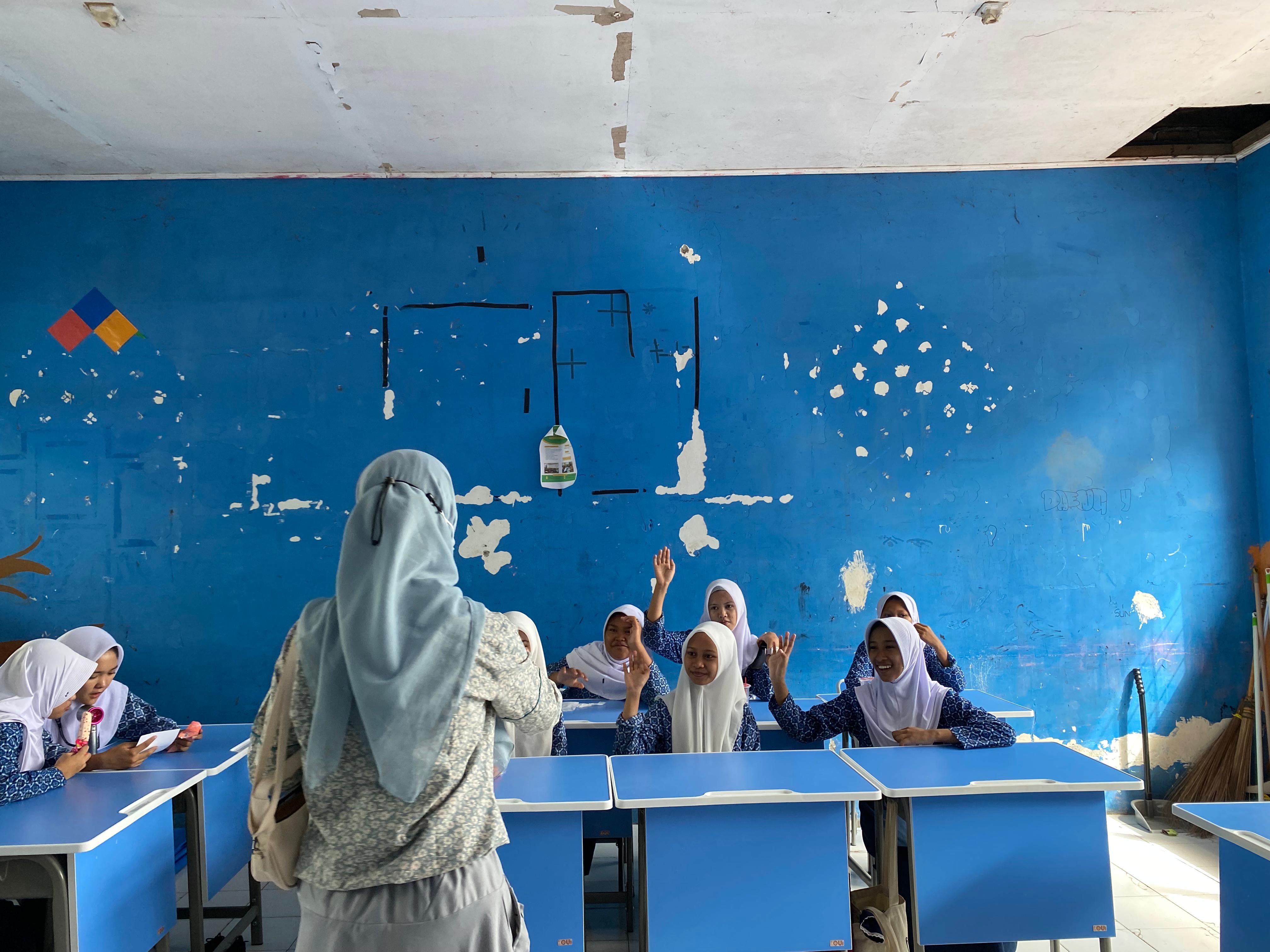 #LearnDifferently Masuk Sekolah: TIEC-ID Sosialisasi Program Unggulan di SMP 1 dan SMP 2 Takalar